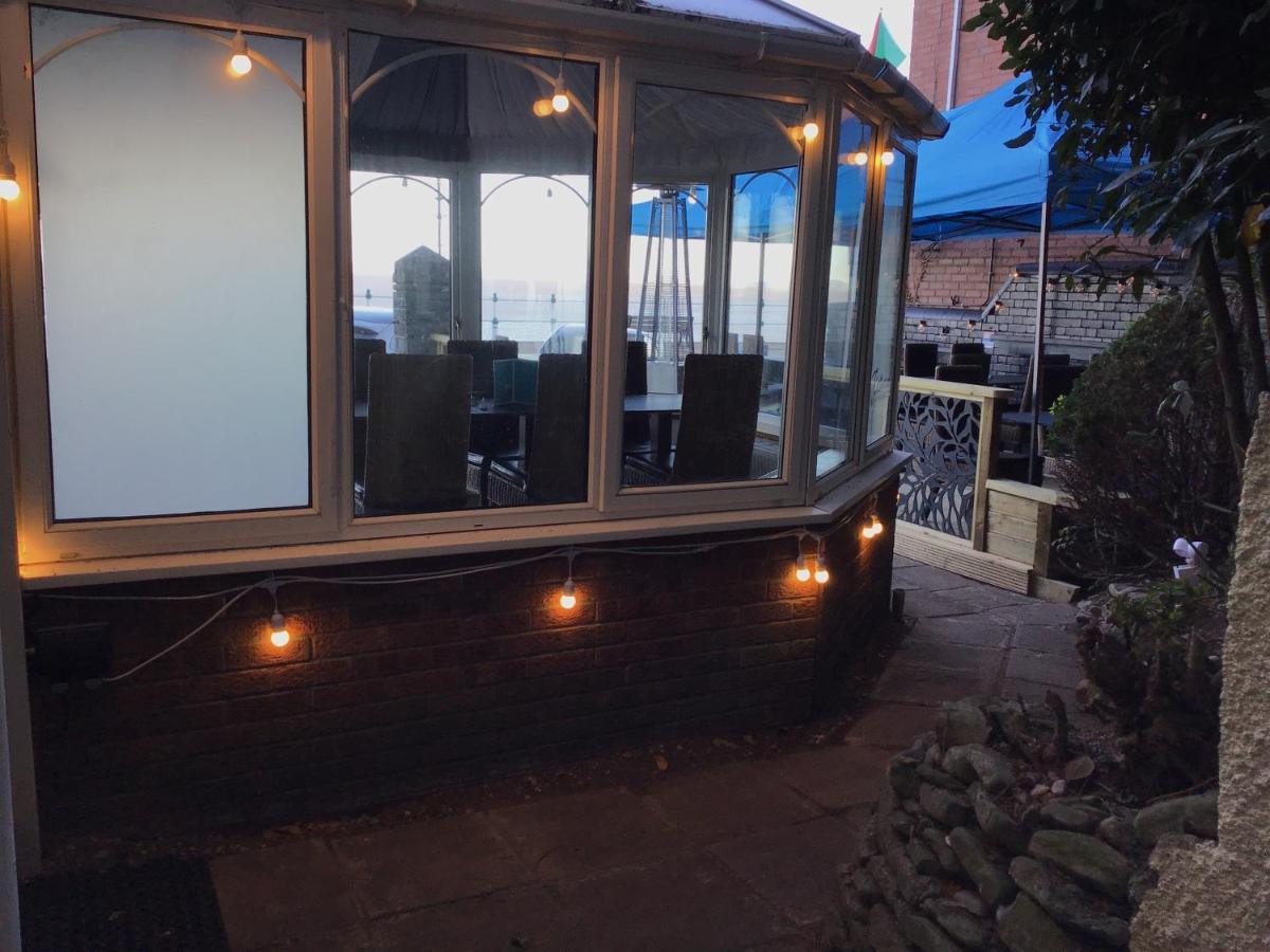 Sids Restaurant And Bar With Rooms คาร์ดิฟฟ์ ภายนอก รูปภาพ