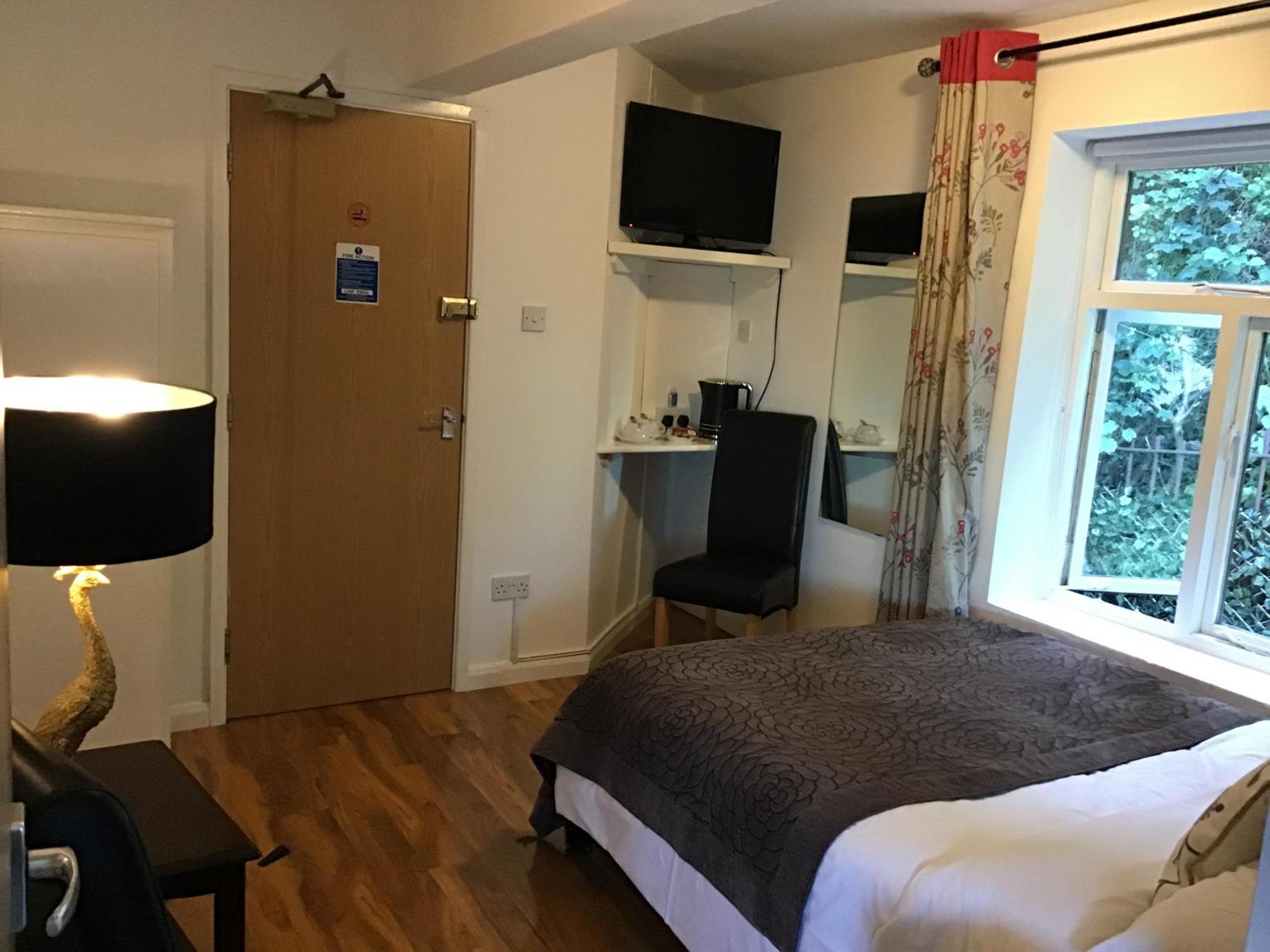 Sids Restaurant And Bar With Rooms คาร์ดิฟฟ์ ภายนอก รูปภาพ